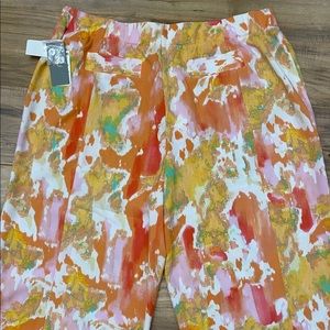 Melissa McCarthy cropped pants